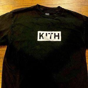 Kith Treats black T. Worn but in great condition.